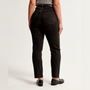 Curve Love Ultra High Rise 90s Straight Jean. Size 34/18R